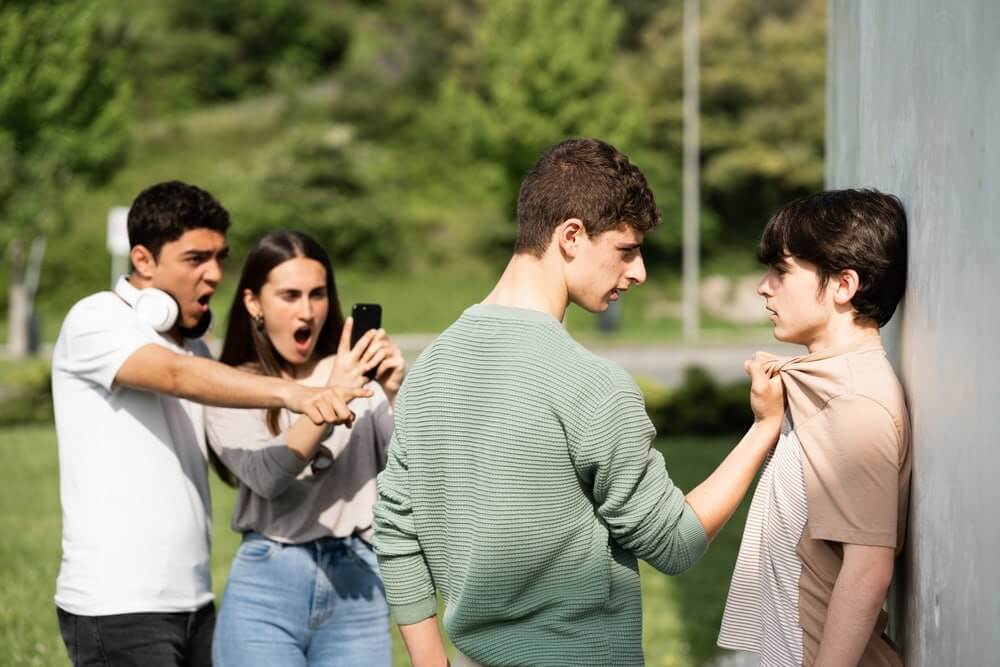 Буллинг в школе: как реагировать родителям