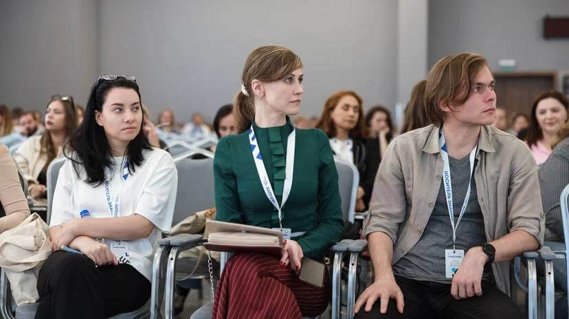 Делегация образовательной экосистемы «ИнтернетУрок» вникает в новые идеи образовательной части педагогического форума «Живая классика» / Фото: Игорь Понкратов, центр знаний «Машук»
